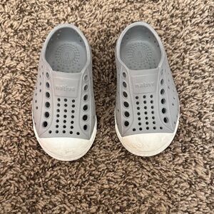 Native Kids Gray and White Water Shoes